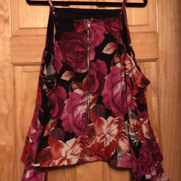 Cold Shoulder Back Zip Top - Picture 3 of 5